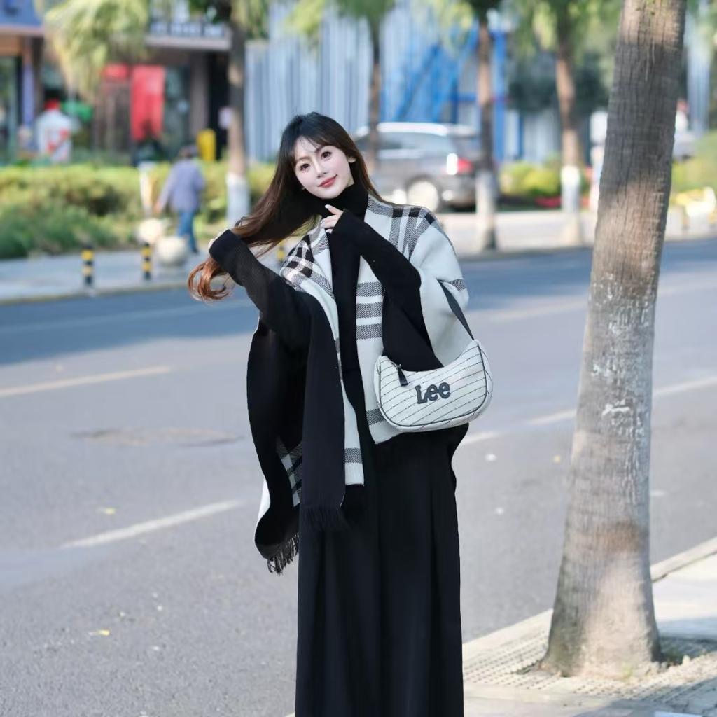 New Lee Fabric+Artificial Leather Crescent Bag, Underarm Shoulder Bag Women's Ecru LE240073M-903