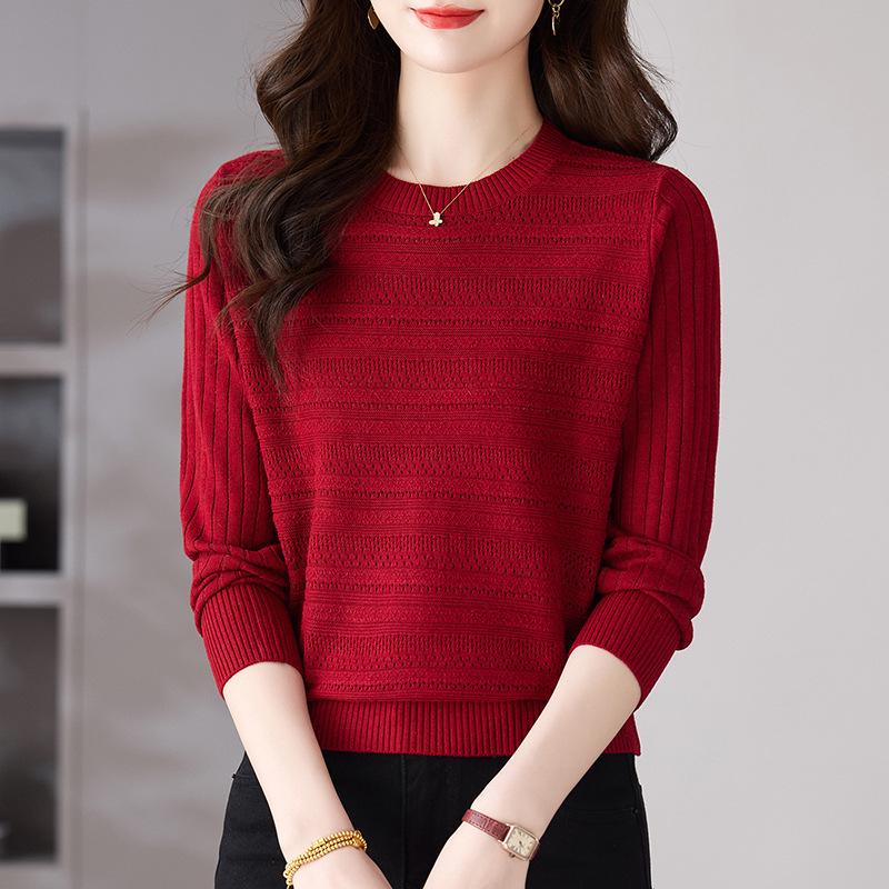 Women's Early Autumn Pink Cutout Knitwear: Gentle Style, Loose Fit, Slimming, Round Neck, Long Sleeve Top.