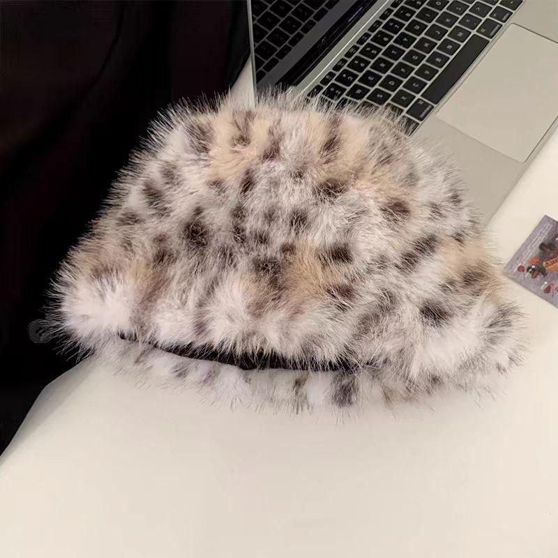 New leopard print plush hat women's Korean version versatile thickened warm and cold ear protection hat fashionable face small flat top hat