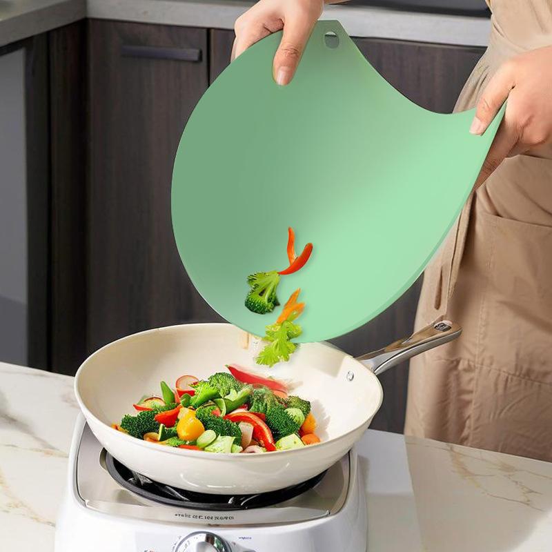 Household items chopping mat,kitchen silicone cutting board mat, auxiliary food tools,portable cutting board
