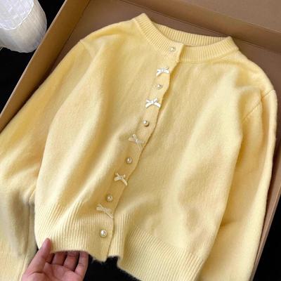 Damen Pullover Sanfter Stil Langarm Perlenknopf Oberteil Frühling Herbst Rundhalsausschnitt Süße Schleife Gelb Gestrickte Strickjacke Mantel