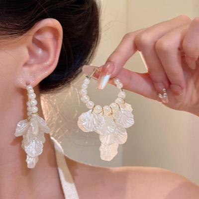 French Retro Style Fashion Advanced Feeling Imitation Pearl Shell Pendant Flower Earrings For Women