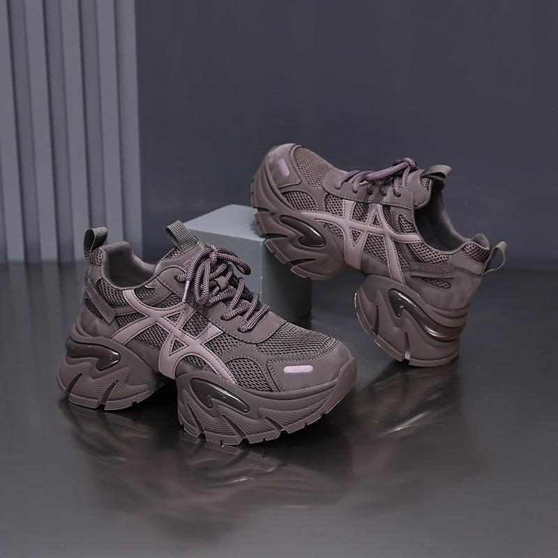 In the autumn of 2025, the new European and American muffin thick-soled heightened versatile casual simple outer wear fashionable female dad shoes