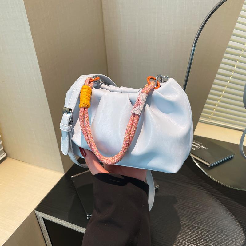 Niche Design Bag Women's Handbag 2025 New Fashion High-end Pleated Cloud Bag Messenger Small Square Bag