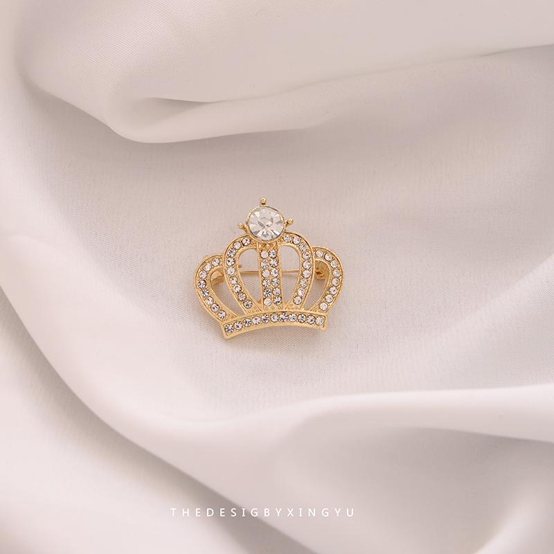 Broche Elegante de Pérola Dourada e Espiga de Trigo: Acessório Versátil e de Alta Qualidade para Mulheres