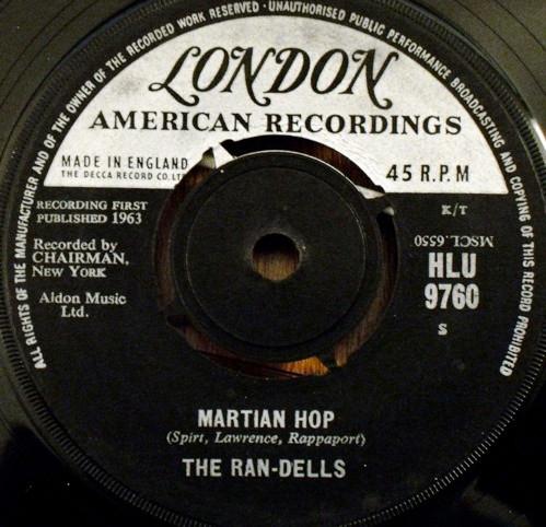 

7inch Record RAN-DELLS - Martian Hop HLU9760 London Records, 1963 UK Pop Used