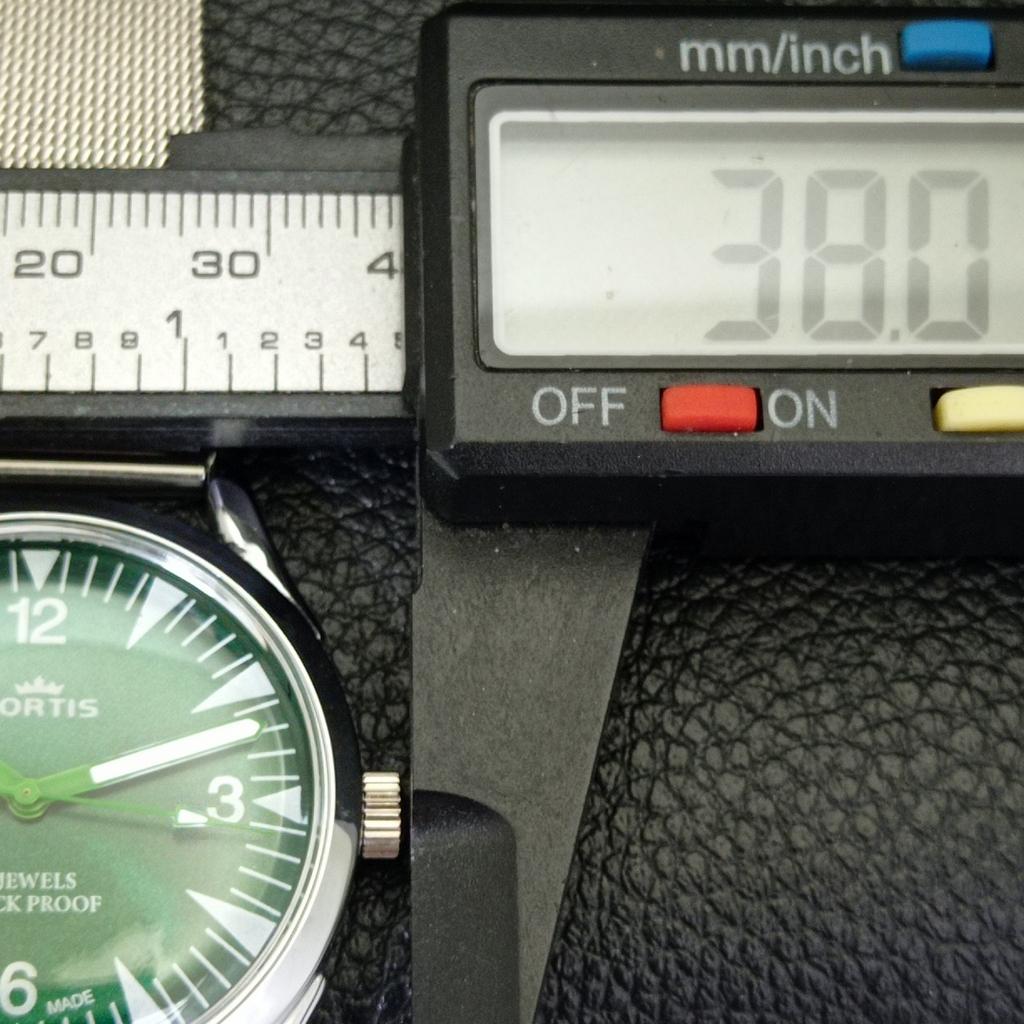 HAND-WINDING VINTAGE SWISS MENS REFURBISHED GREEN COLOR DIAL WATCH a700996-5 R205a-a700996