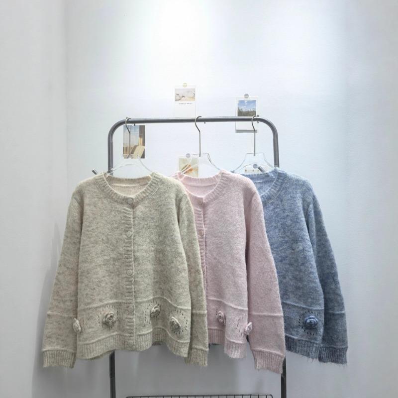 Autumn and winter new three-dimensional flower soft waxy loose knitted cardigan gentle wind sweet sweater jacket women