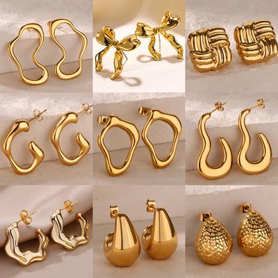 Boucles d'oreilles clous irrégulières creuses mignonnes en acier inoxydable pour femmes Couleur dorée Esthétique de mariage Texture géométrique Bijoux d'oreille Bff