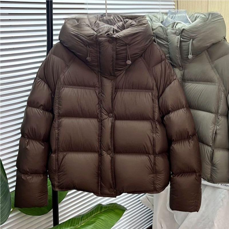 Prémiový smysl super dobře vypadající vatové oblečení z puffu zimní nové krátké s kapucí chlebový mrak volné bavlněné oblečení
