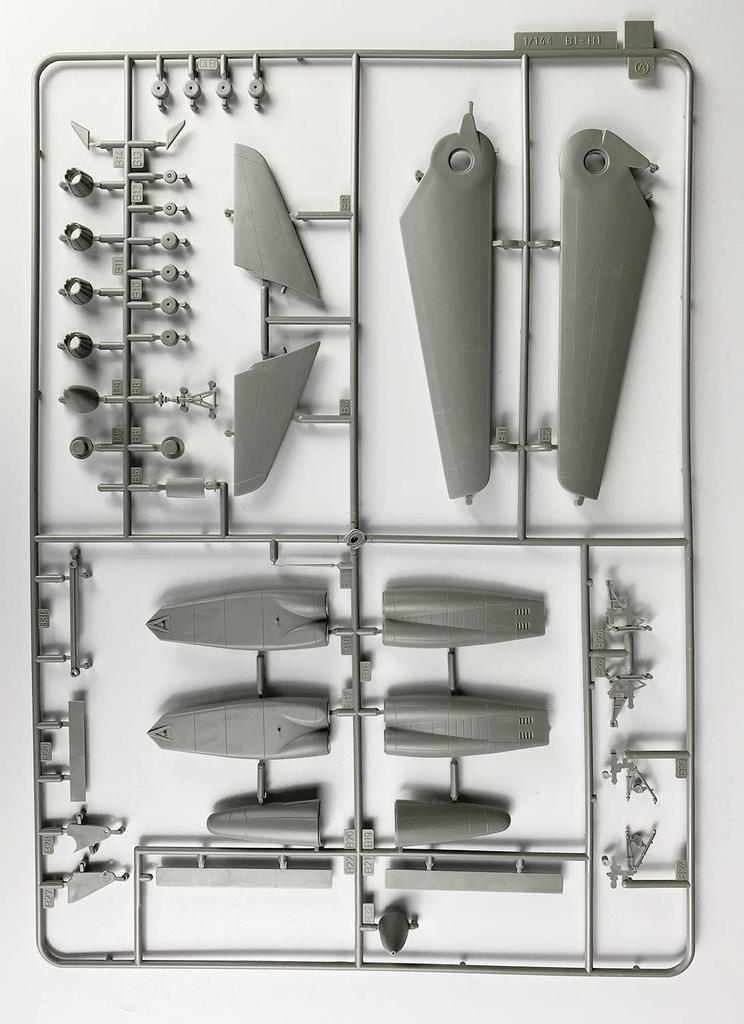 Platz/Dragon 1/144 US Air Force B-1B Lancer Bomber, Early Model, Three-Color Camouflage, 337th Bombardment Squadron, 96th Bombardment Wing, Plastic Mo