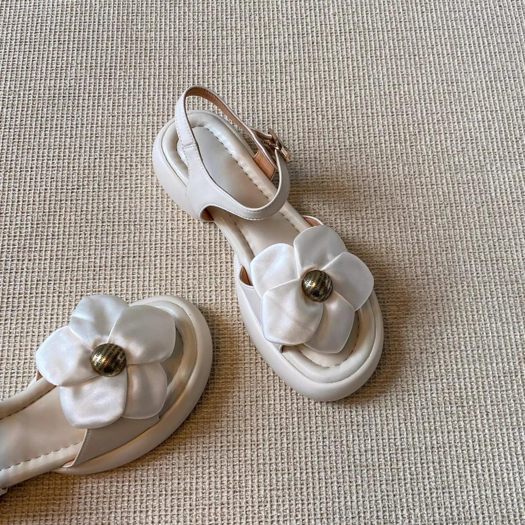 Thick-soled Fairy Style Sandals Women's 2025 New Summer French Retro Style Flower Round Head Open-toed Roman Sandals