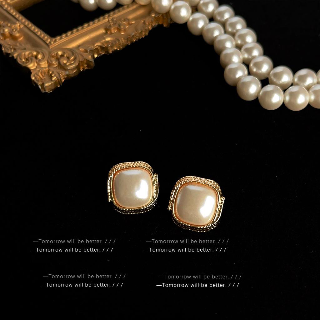 Mid-Century Vintage Stud Earrings: Trendy Literary Style in Light Luxury Fashion