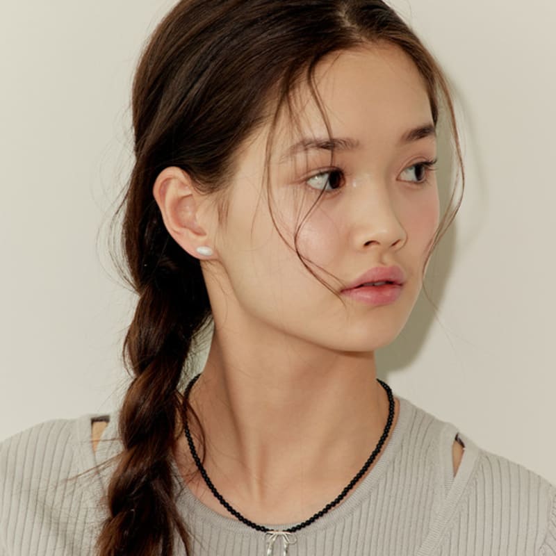 Murmur [925silver]Ribbon Black Bead Necklace