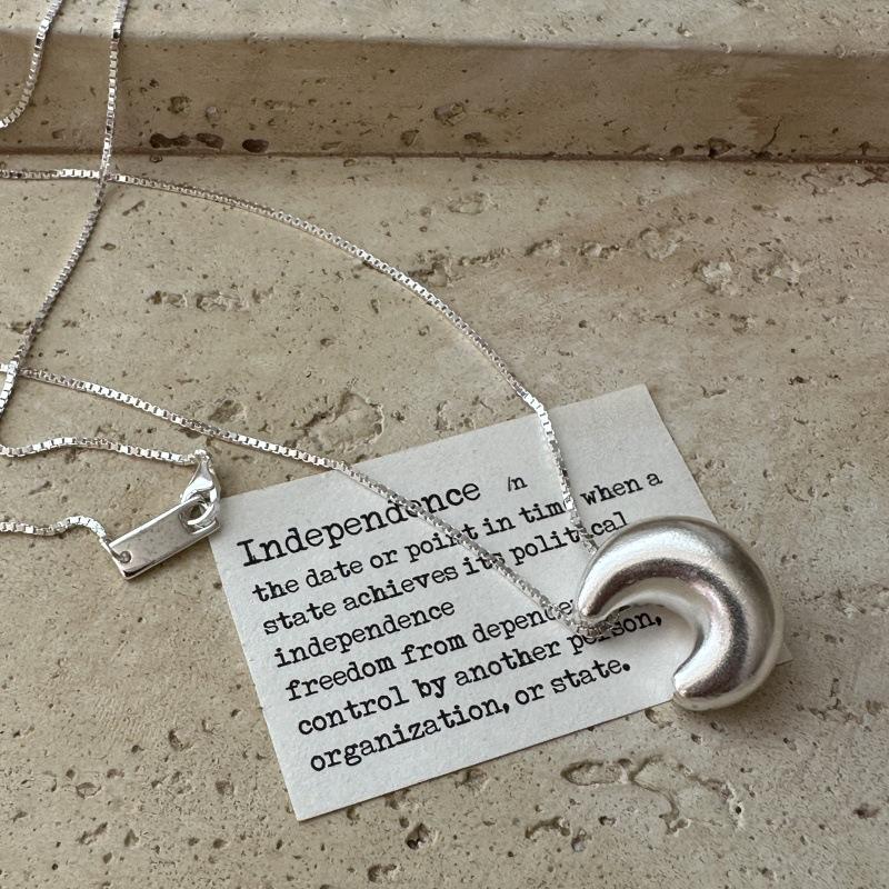 Fashion Chunky Moon Pendant 925 Sterling Silver Dainty Sweater Box Chain Necklace for Women