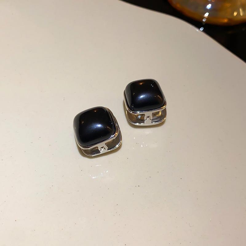 

Квадратные геометрические серьги с гальваническим покрытием из настоящего золота Dongdaemun, простые темпераментные серьги в стиле ретро, ​​универсальные высококачественные женские серьги