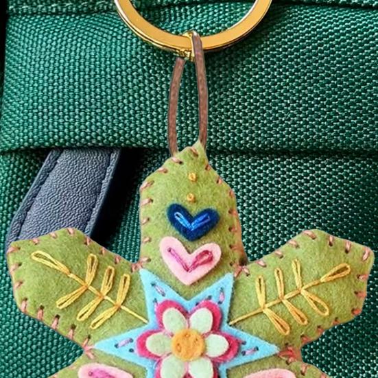 Vyšívané plstěné ozdoby sněhové vločky Ručně vyráběné závěsné dekorace na vánoční stromek Barevné slavnostní doplňky pro sváteční domácí výzdobu