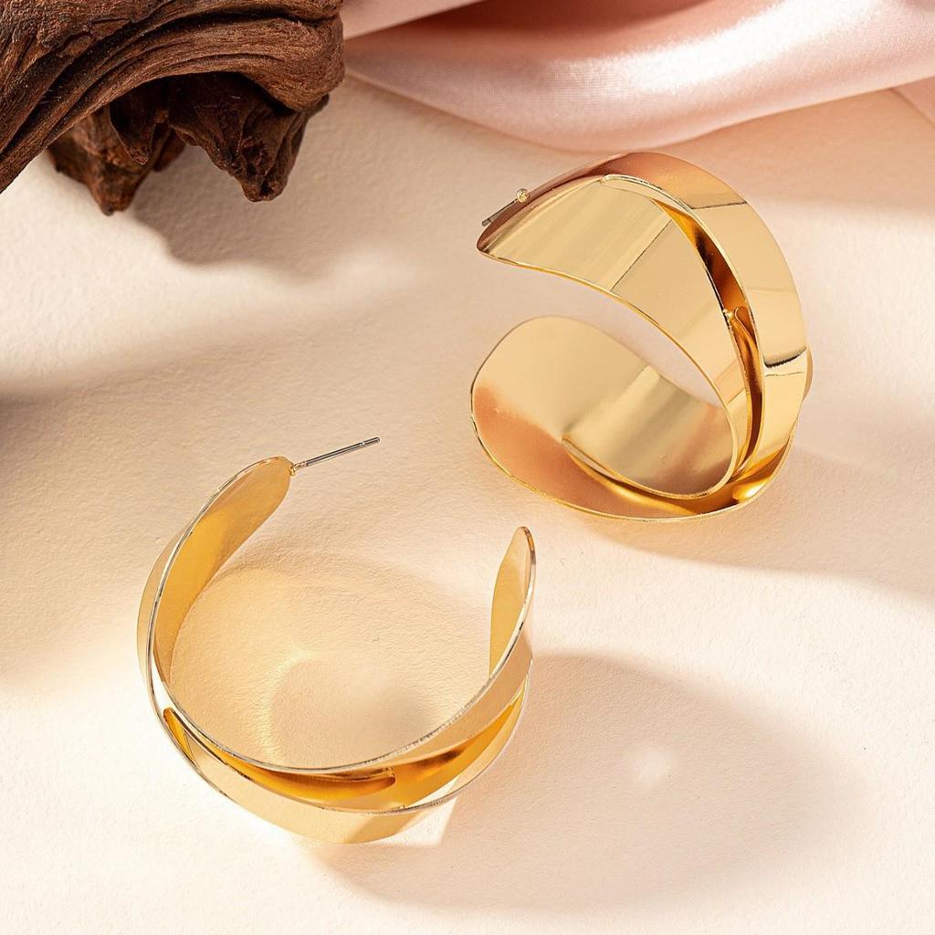 Elegant Geometric Metal Winding Earrings: Chic Light Luxury, High-Class Fashion Accessories for Women