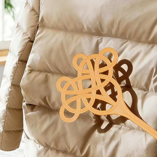 Quilt Duster with Long Handle Silicone Bat Surface Removes Dust Hair from Sheets Pillows Sofas Clothes Dust Cleaner