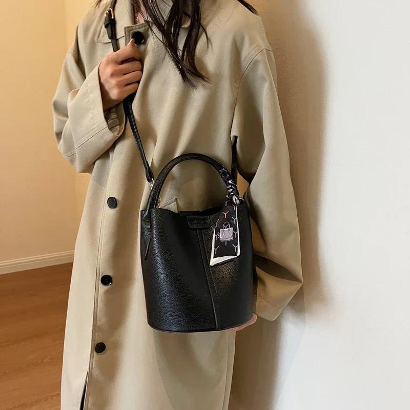 Solid Color Inner Compartment Bucket Shaped Sewing Thread Shoulder Bag 2024 Best-Selling High-Quality Commuting Crossbody Bag