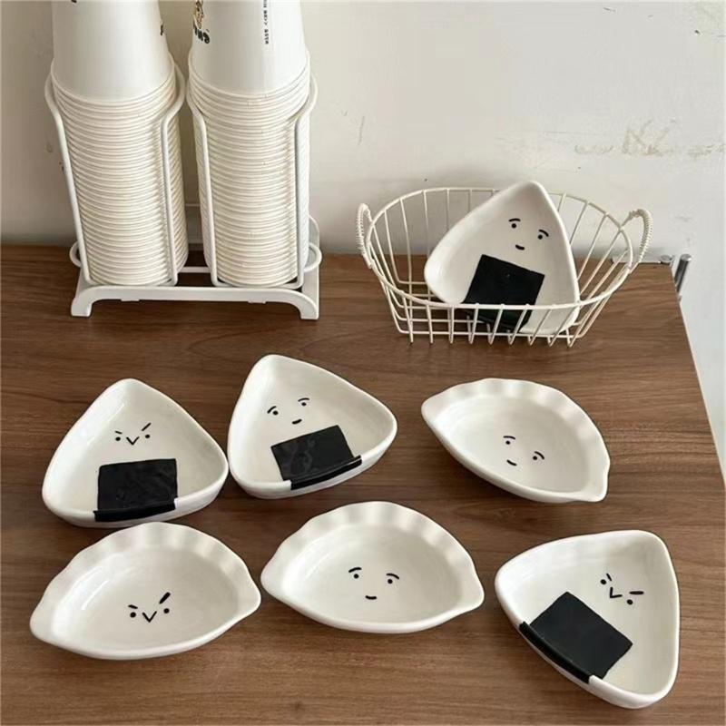 Mini Triangular Ceramic Sauce Dish Perfect For Sushi And Bentos Enhancing Dining Experience With Heat Resistant Design