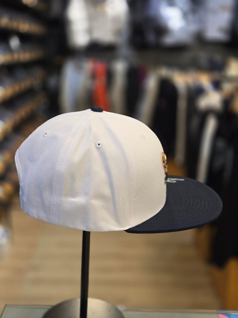 NBA Unisex CHI Bulls Outline Metal Snapback N245AP614P(00)