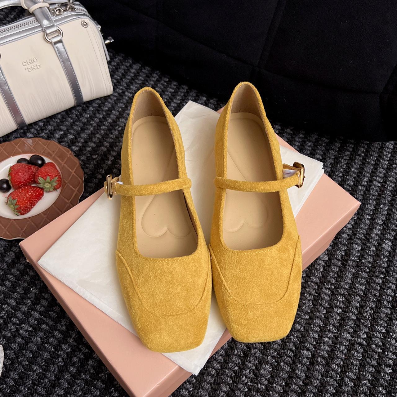 

French retro square head Mary Jane shoes women s 2025 spring and summer new soft leather flat bottom evening breeze gentle single shoes shallow mouth 35 жовтий