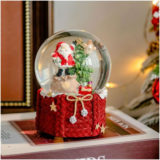 Evropská a americká sněhová scéna s borovicí, hrací skříňka: Vánoční ozdoba křišťálová koule dárek