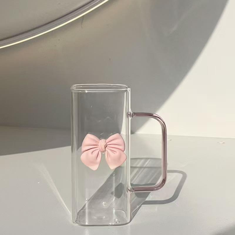 INS Stil Schmetterlingsbecher: Hohes Borosilikatglas, Transparentes quadratisches Design mit Griff & Strohhalm, Temperaturbeständig für Frauen.