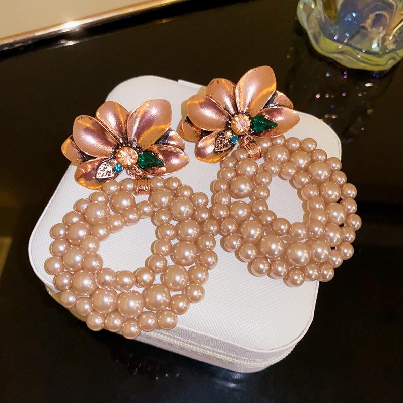 Flower pearl circle earrings, French retro medieval vintage earrings fashion light luxury earrings