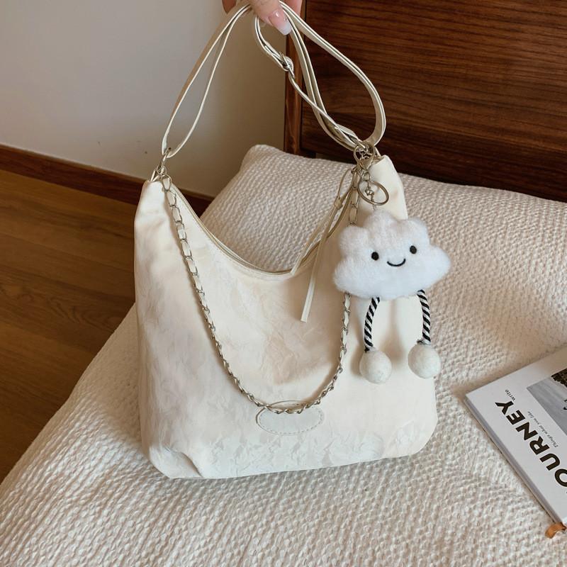 Contemporary 2024 Tote Bag With Chain Detail In Sophisticated Colors For Urban Fashion