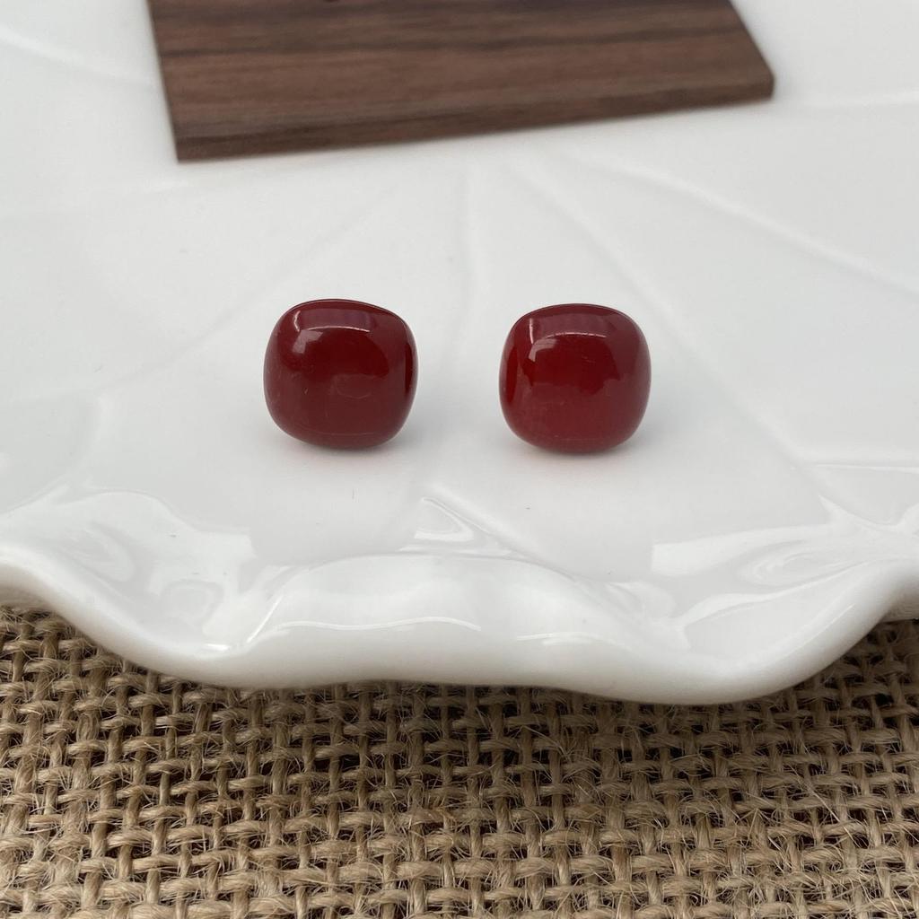 Elegant Pearl Earrings: S925 Silver, Light Luxury, Versatile