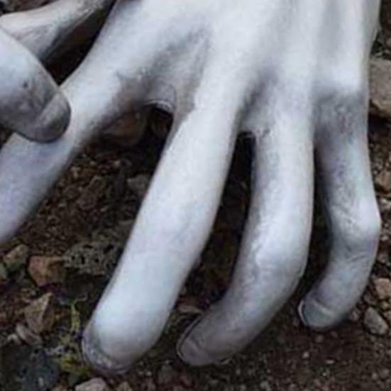 Yousheng 2Pcs Artificial Creepy Plastic Hands Bar Haunted House Decoration Halloween Prop