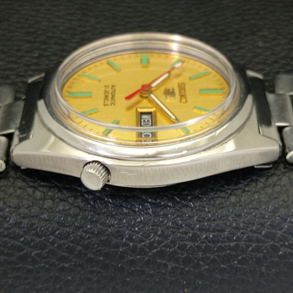 GENUINE VINTAGE SEIKO 5 AUTOMATIC JAPAN MENS GOLDEN COLOR DIAL WATCH A701906-5 R207-a701906