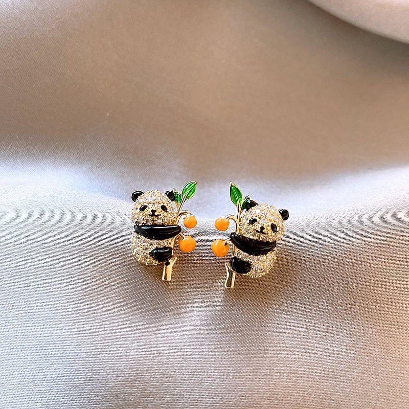 

Micro-Inlaid Lucky Persimmon Stud Earrings Female Niche Style Unique Zircon Red Panda Earrings [Persimmon Ruyi]]
