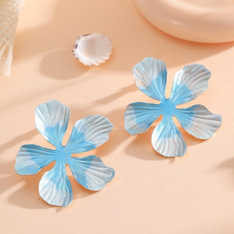 European and American fashion simple metal flower earrings, design a simple personality, stud earrings