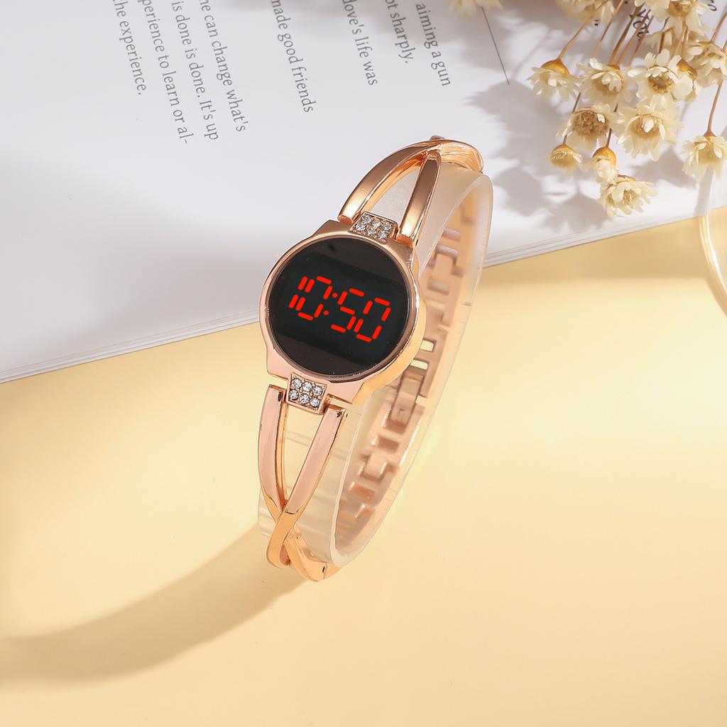 New women's digital dial personalized steel strap quartz watch bracelet fashion versatile;