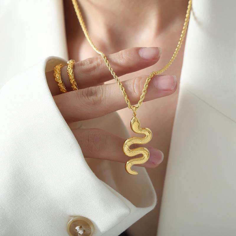 18K Gold Empress Dowager Snake Pendant Necklace, Titanium Steel Twisted Chain, Hip Hop Collarbone Jewelry.