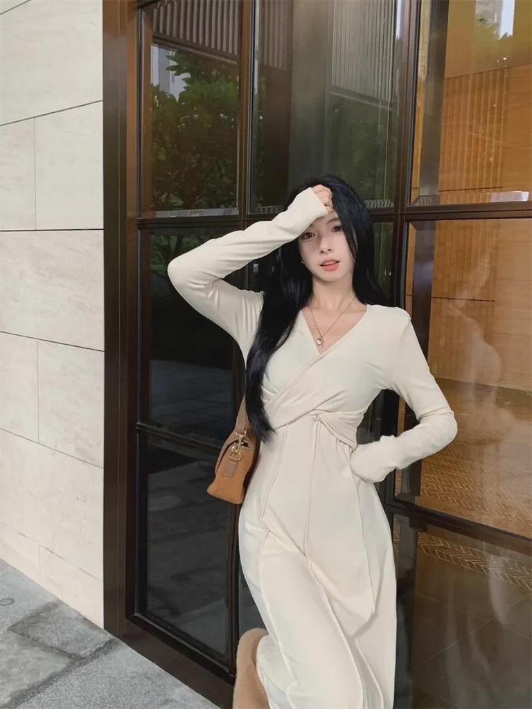 Women's Plus-Size French V-Neck Knit Dress - Autumn Slimming Waist Long Skirt