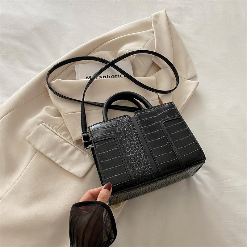 

Autumn new simple retro handbag fashionable casual beautiful shoulder crossbody small square bag чёрный