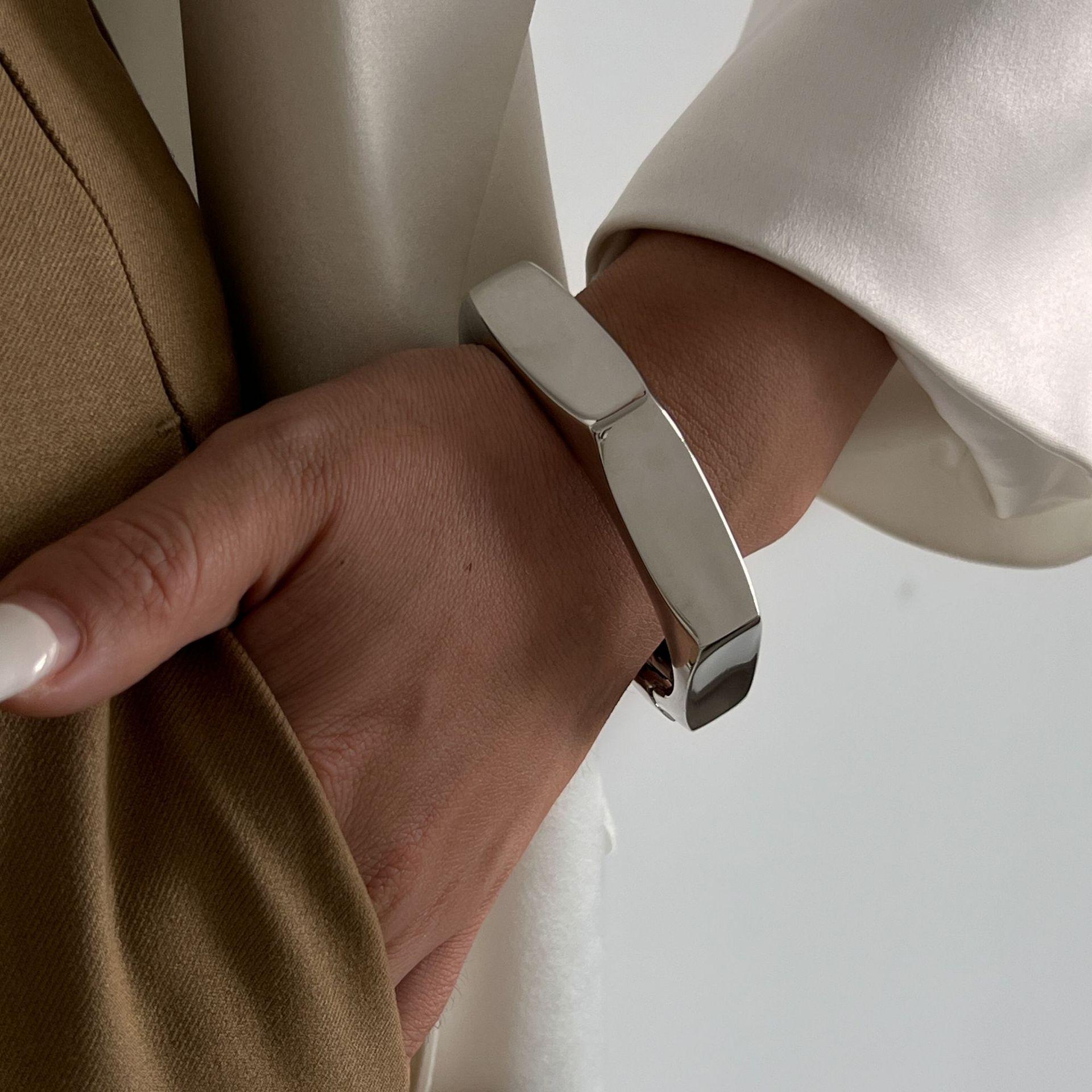 

Преувеличенный браслет из сплава Hammer Surface, персонализированный браслет в стиле хип-хоп, панк, с широким лицом, нестандартный браслет