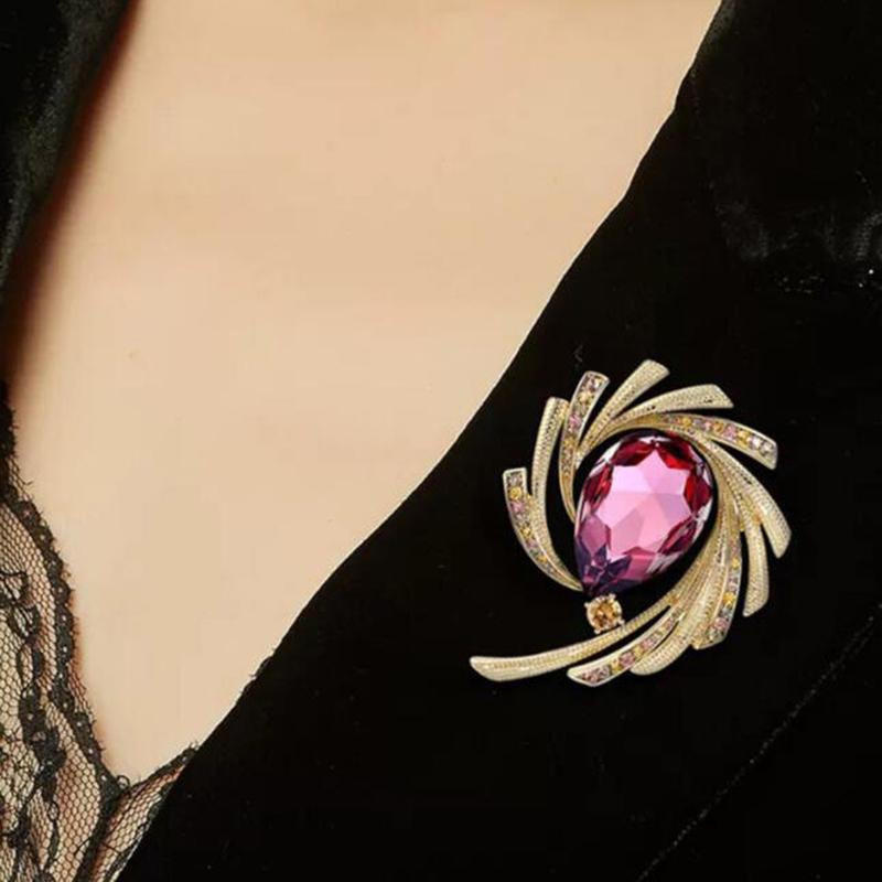 Vintage Brooch Alloy Irregular Corsage Light Luxury  Badges Pin For Women  Jewelry Creative Gift Accessories