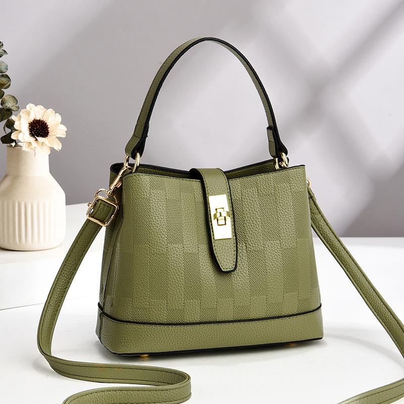 The New Autumn and Winter Collection Features A Trendy Korean-style Large-capacity  Versatile Single-shoulder Crossbody Bag and A Hand-held Bucket Bag