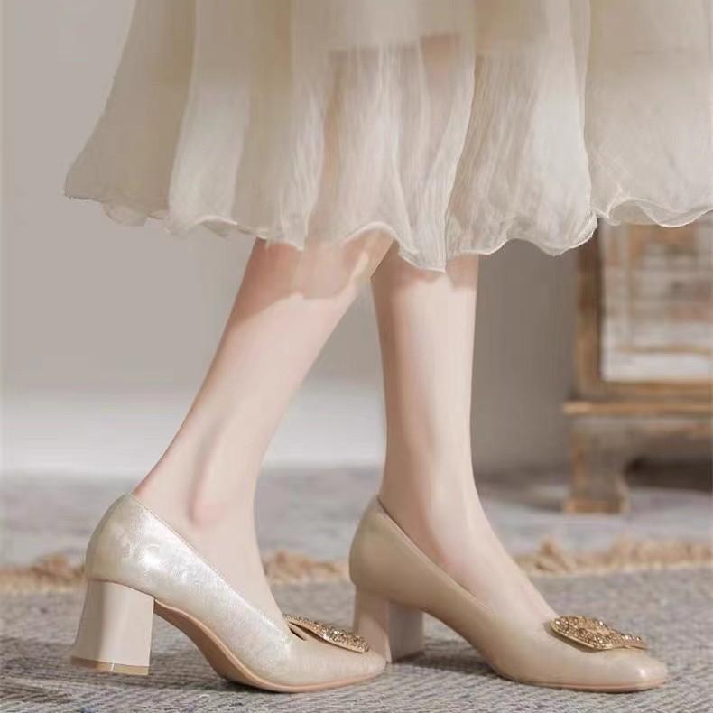 2025 neue Frühling und Herbst Französisch schöne Einzel Schuhe Damen dicker Absatz eckige Spitze weiches Leder weiche Sohle nationaler Stil mittlerer Absatz Damensch