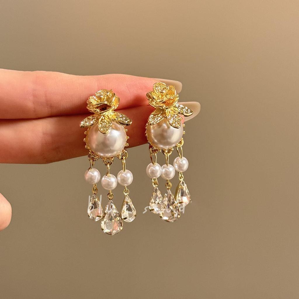 Kolczyki w stylu chińskim z kwiatami inkrustowanymi diamentami i perłami: Wykwintny Design i Eleganckie Retro Kolczyki dla Kobiet