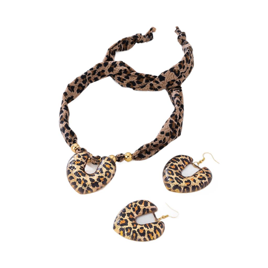 Brown Leopard Print Silk Scarf Heart-Shaped Pendant Necklace Set Women Girls Gifts Fashion Jewelry Hot Sale Party Gift 2025 New