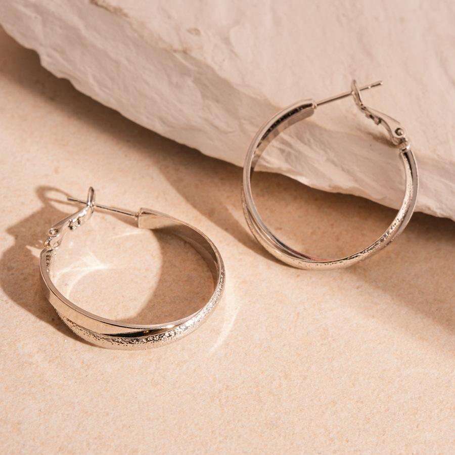 

Позолоченные серебряные плиссированные круглые серьги с европейским и американским простым дизайном