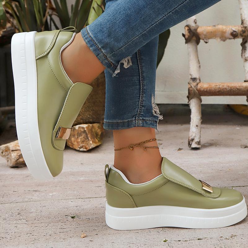 Fashion 2025 New Slip On Thick Bottom White Sneakers Women Metal Decor Platform Sneakers Woman Comfort Pu Leather Sport Shoes Plus Size