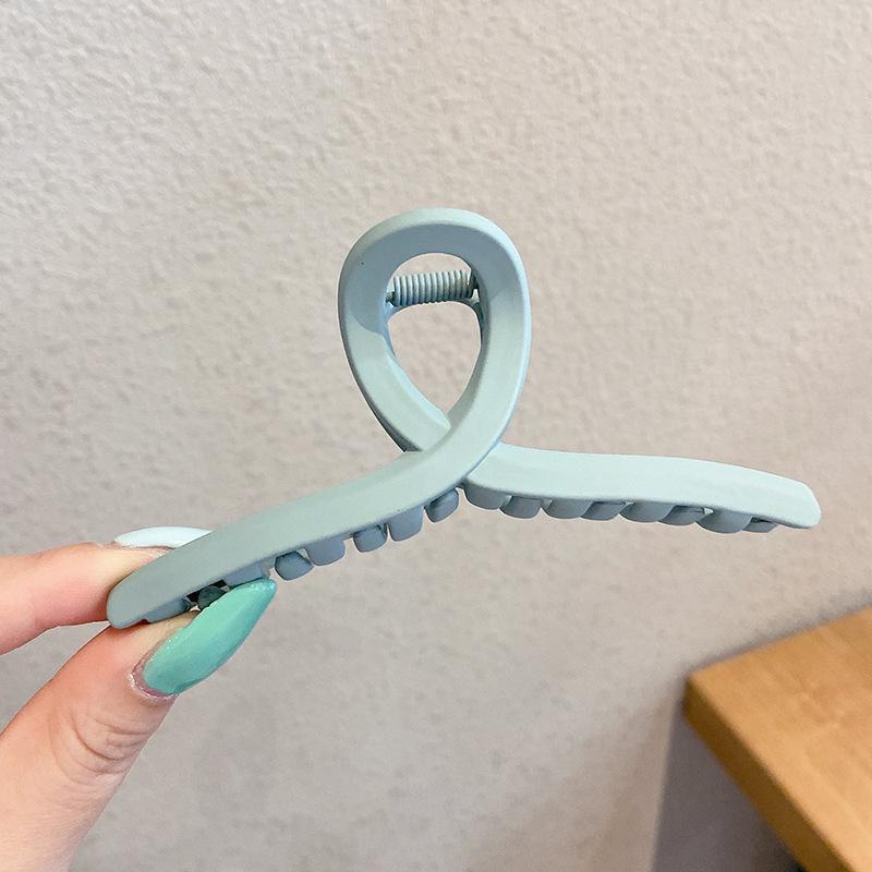 Versatile Milk Coffee Hair Clip: Large, Simple Shark Design for Women