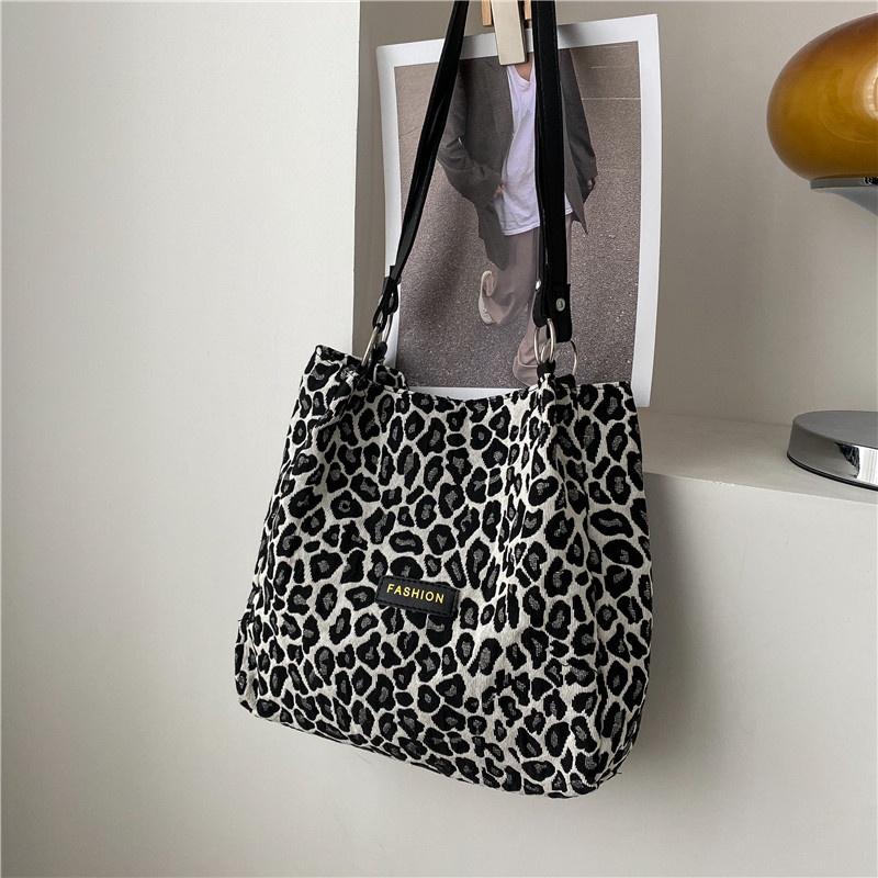 IELGY New one-shoulder Korean version large-capacity leopard print tote bag casual college student class handbag